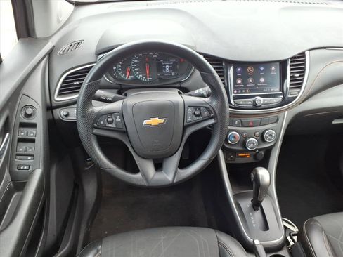 Used 2021 Chevrolet Trax LT image 14