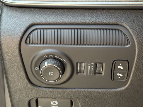 Used 2024 Jeep Grand Wagoneer L 4WD image 25