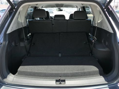 Used 2024 Volkswagen Tiguan SE FWD image 24