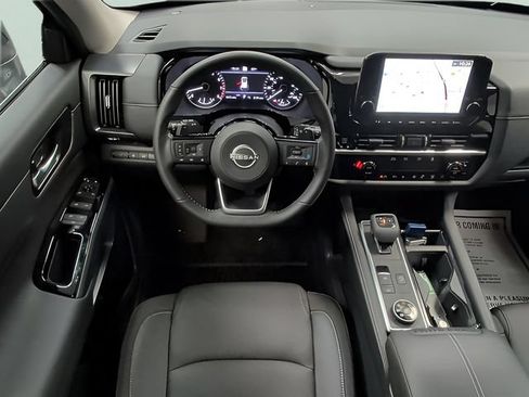 Used 2025 Nissan Pathfinder SL w/ Lighting Package (N92) AWD/4WD image 15