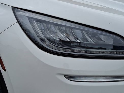 Certified 2022 Lincoln Corsair AWD w/ Premium Package image 9