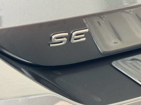Certified 2026 Volkswagen Tiguan SE FWD image 10
