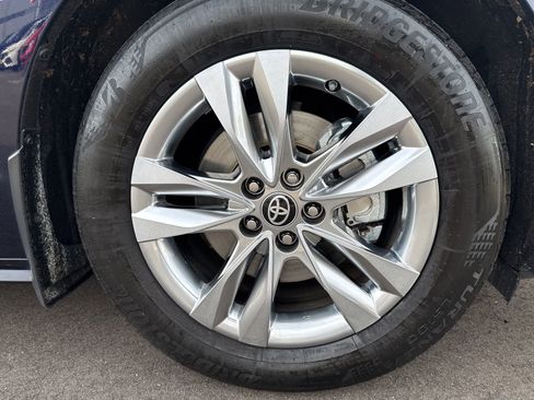 Used 2023 Toyota Sienna Limited image 9