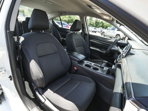 Used 2025 Nissan Altima 2.5 SV AWD/4WD image 38