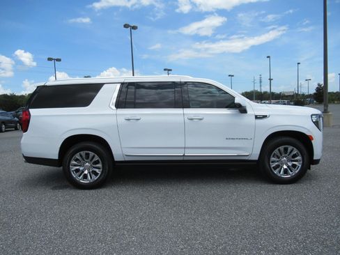 Used 2024 GMC Yukon XL Denali RWD image 2