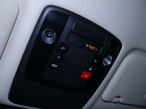 Used 2024 Kia Carnival EX image 26