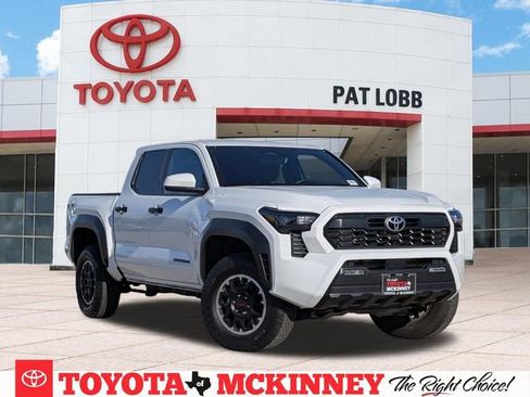 Used 2025 Toyota Tacoma TRD Off-Road AWD/4WD image 1