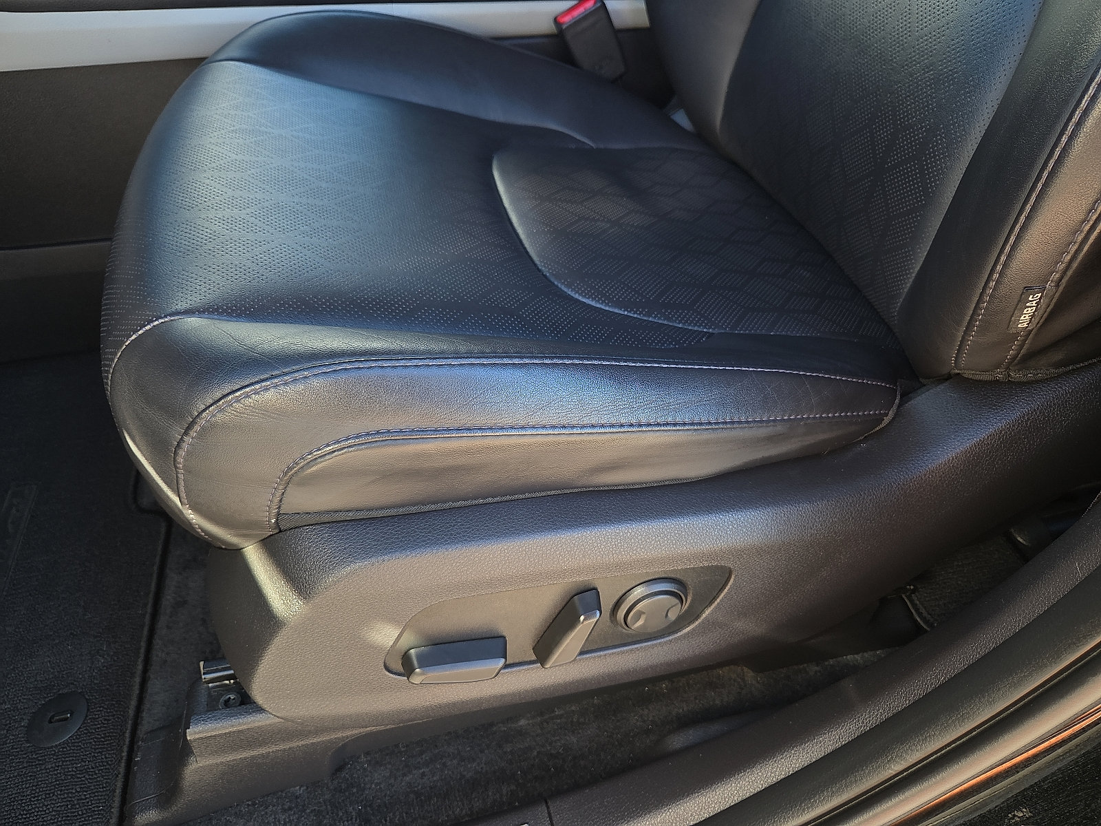 Used 2023 Kia Carnival LX FWD image 14