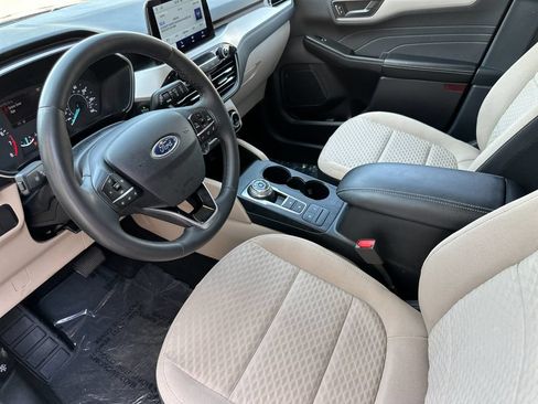 Used 2022 Ford Escape SE w/ Convenience Package FWD image 9