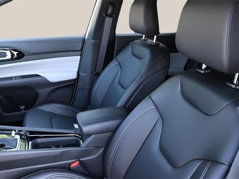 New 2026 Jeep Compass Limited image 11