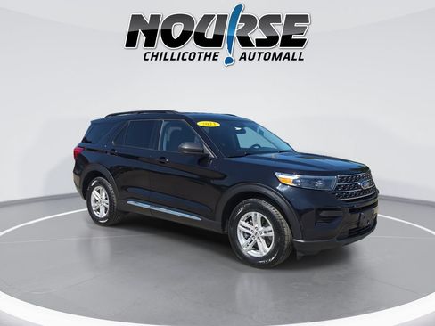 Used 2023 Ford Explorer XLT AWD/4WD image 2
