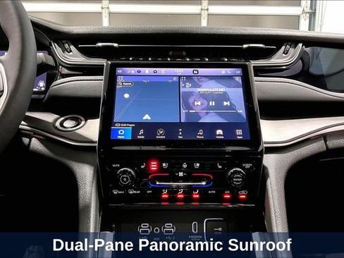 Used 2023 Jeep Grand Cherokee Limited w/ Luxury Tech Group II AWD/4WD image 20