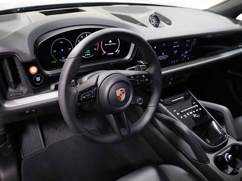 New 2026 Porsche Cayenne E-Hybrid AWD/4WD image 4