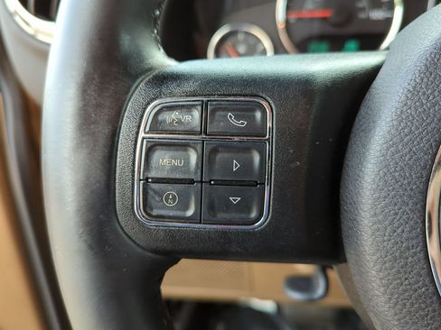 Used 2015 Jeep Wrangler Unlimited Sahara w/ Connectivity Group AWD/4WD image 11