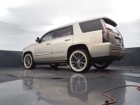 Used 2017 Cadillac Escalade Platinum image 58