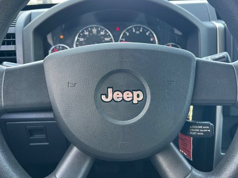 Used 2010 Jeep Liberty Sport w/ Popular Equipment Group AWD/4WD image 27