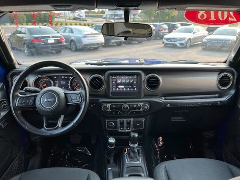 Used 2018 Jeep Wrangler Sport image 9