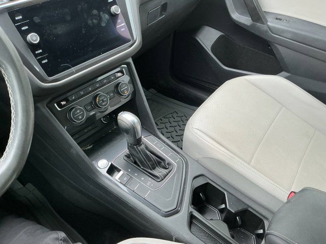 Used 2021 Volkswagen Tiguan SE FWD image 3