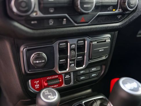 Used 2025 Jeep Wrangler Unlimited Sport AWD/4WD image 19