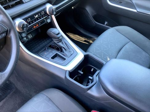 Used 2024 Toyota RAV4 XLE FWD image 16