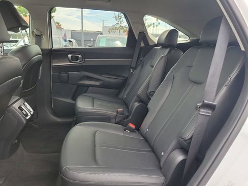 Used 2025 Kia Sorento EX image 14