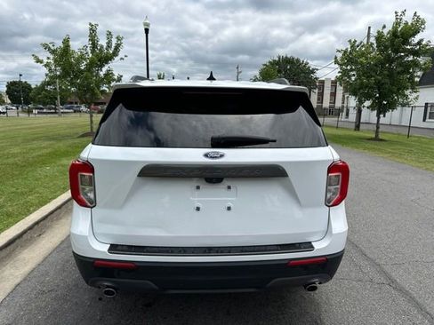 Used 2021 Ford Explorer XLT w/ Equipment Group 202A AWD/4WD image 18