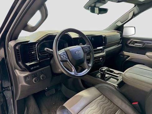 Used 2023 Chevrolet Silverado 1500 ZR2 w/ Technology Package image 9