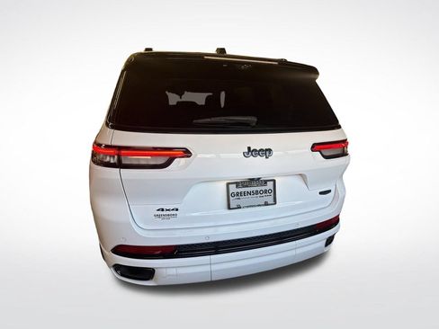 Used 2023 Jeep Grand Cherokee L Summit AWD/4WD image 4