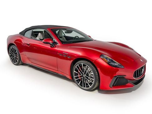 Used 2024 Maserati GranCabrio Trofeo image 11