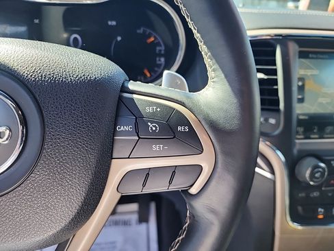 Used 2017 Jeep Grand Cherokee Overland AWD/4WD image 26