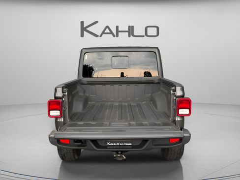 Used 2022 Jeep Gladiator Sport AWD/4WD image 9
