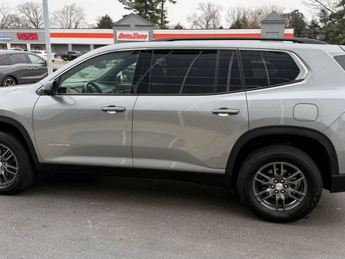 Used 2025 GMC Acadia Elevation image 6