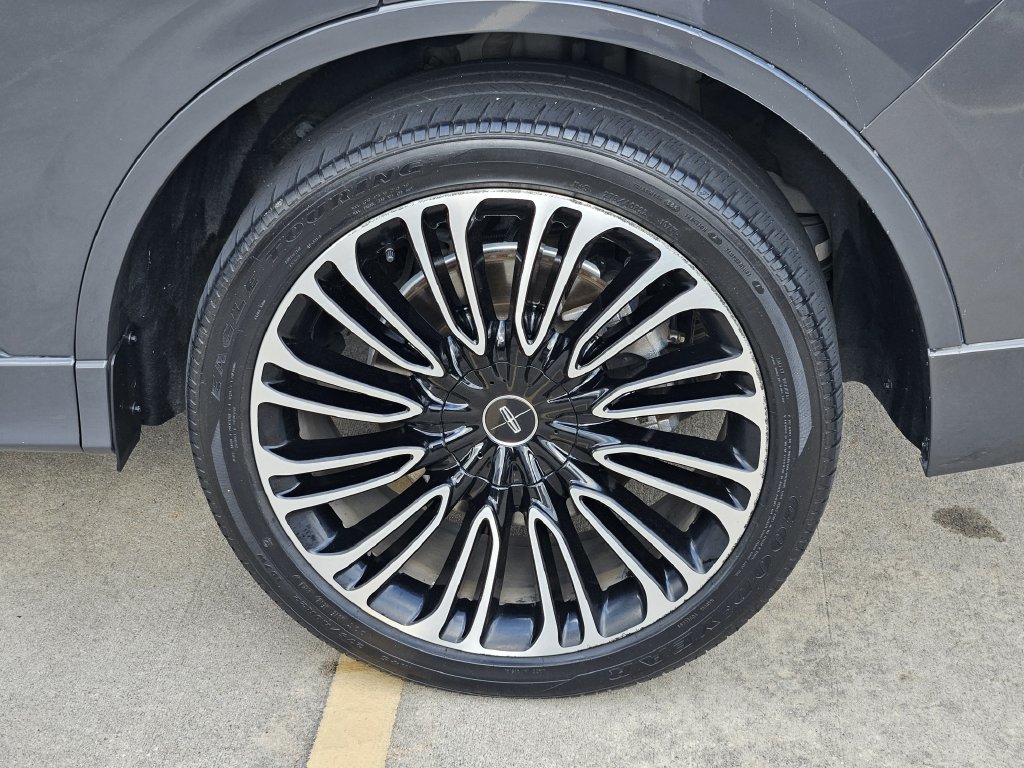 Used 2022 Lincoln Aviator Black Label w/ Dynamic Handling Package AWD/4WD image 8