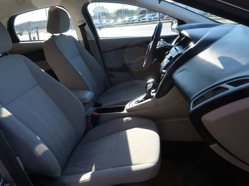 Used 2015 Ford Focus SE image 9