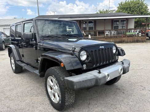 Used 2015 Jeep Wrangler Unlimited Sahara w/ Connectivity Group AWD/4WD image 6