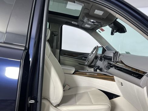 Used 2024 Cadillac Escalade Sport Platinum w/ LPO, ONYX Package image 33