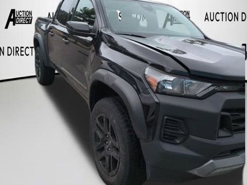 Used 2023 Chevrolet Colorado Trail Boss w/ Technology Package image 2