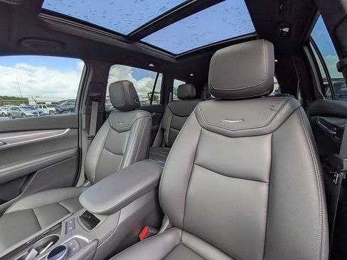 New 2025 Cadillac XT6 Luxury image 22