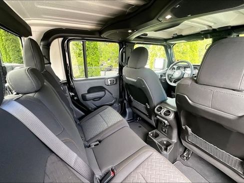 New 2025 Jeep Gladiator Mojave w/ Convenience Group image 24