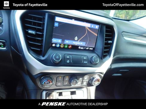 Used 2023 GMC Acadia SLT FWD image 9