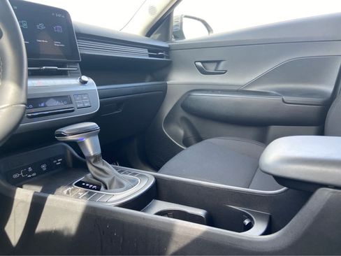Used 2025 Hyundai Kona SEL AWD/4WD image 28