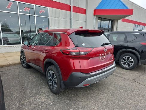 Used 2023 Nissan Rogue SV image 3