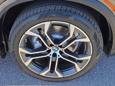 Used 2021 BMW X5 xDrive40i w/ Premium Package image 7