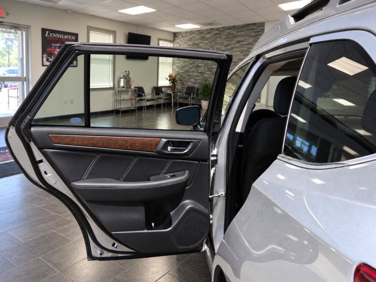 Used 2018 Subaru Outback 2.5i Limited AWD/4WD image 14