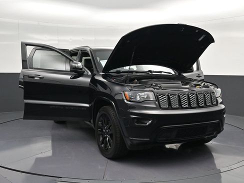 Used 2020 Jeep Grand Cherokee Altitude AWD/4WD image 40