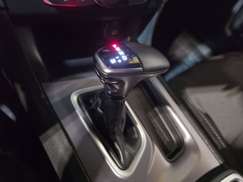 Used 2020 Dodge Charger SXT RWD image 20