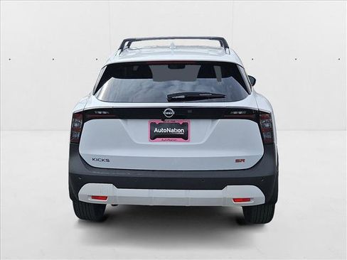 Used 2025 Nissan Kicks SR w/ Illumination Package image 9