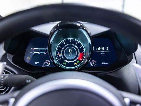 Used 2022 Aston Martin V8 Vantage Coupe RWD image 43