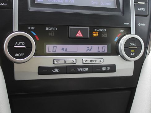 Used 2012 Toyota Camry XLE w/ Leather Pkg FWD image 30