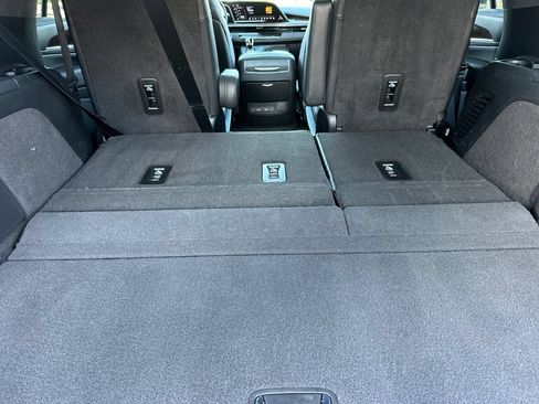 Certified 2024 Cadillac Escalade Premium Luxury Platinum AWD/4WD image 17